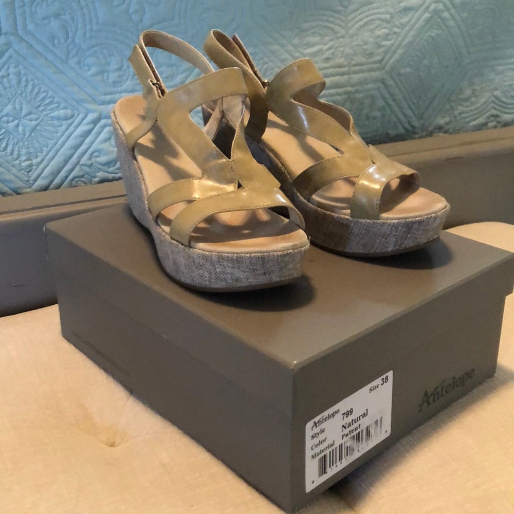 Antelope 799 Natural Patent Wedge Sandal